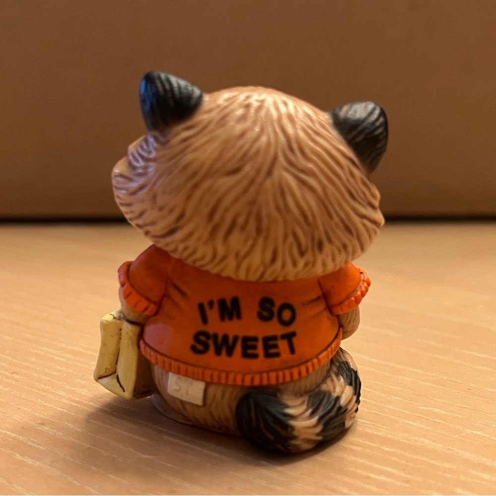 Hallmark vintage Merry Miniatures Halloween “Shirt Tales” figurine from 1983. - Picture 5 of 7